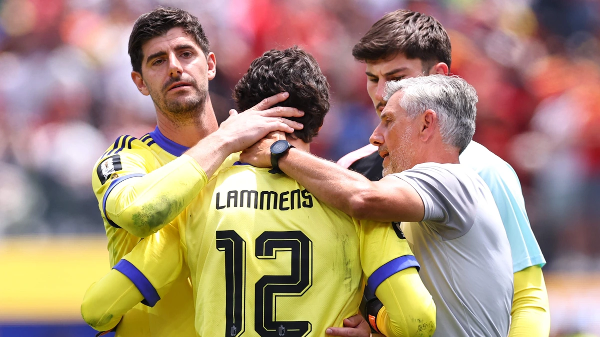 Thibaut Courtois over blunderende collega-keeper bij België: ’Je kan niet veel zeggen, maar het mag niet op hem worden afgeschoven’