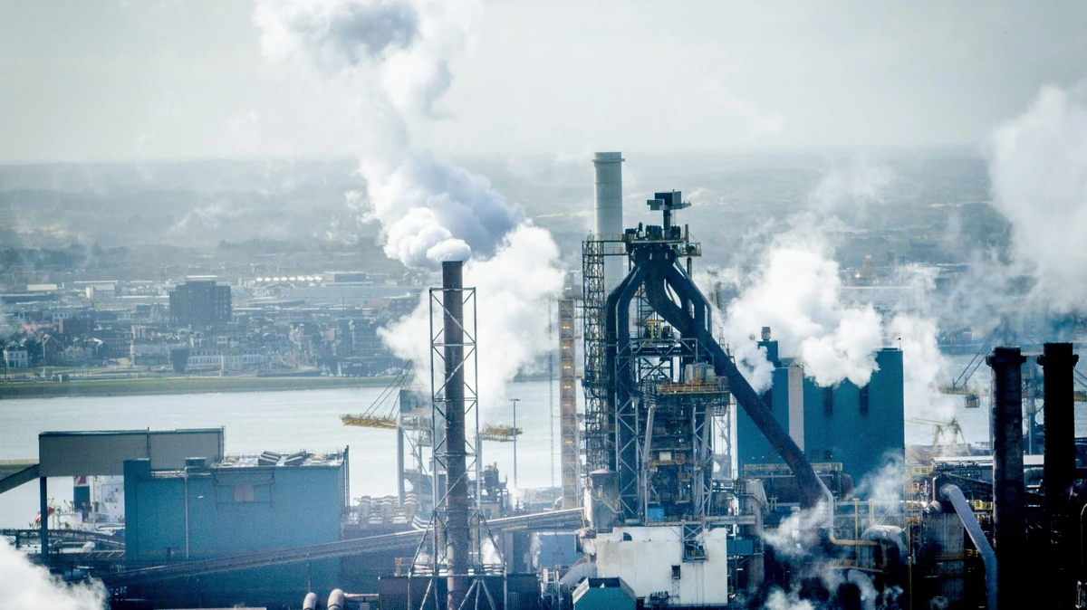 Gesloten fabriek Tata Steel mag weer open, maar moederbedrijf in India heeft grote zorgen: ’Vraag is of we rendabel staal kunnen produceren met die strenge eisen’