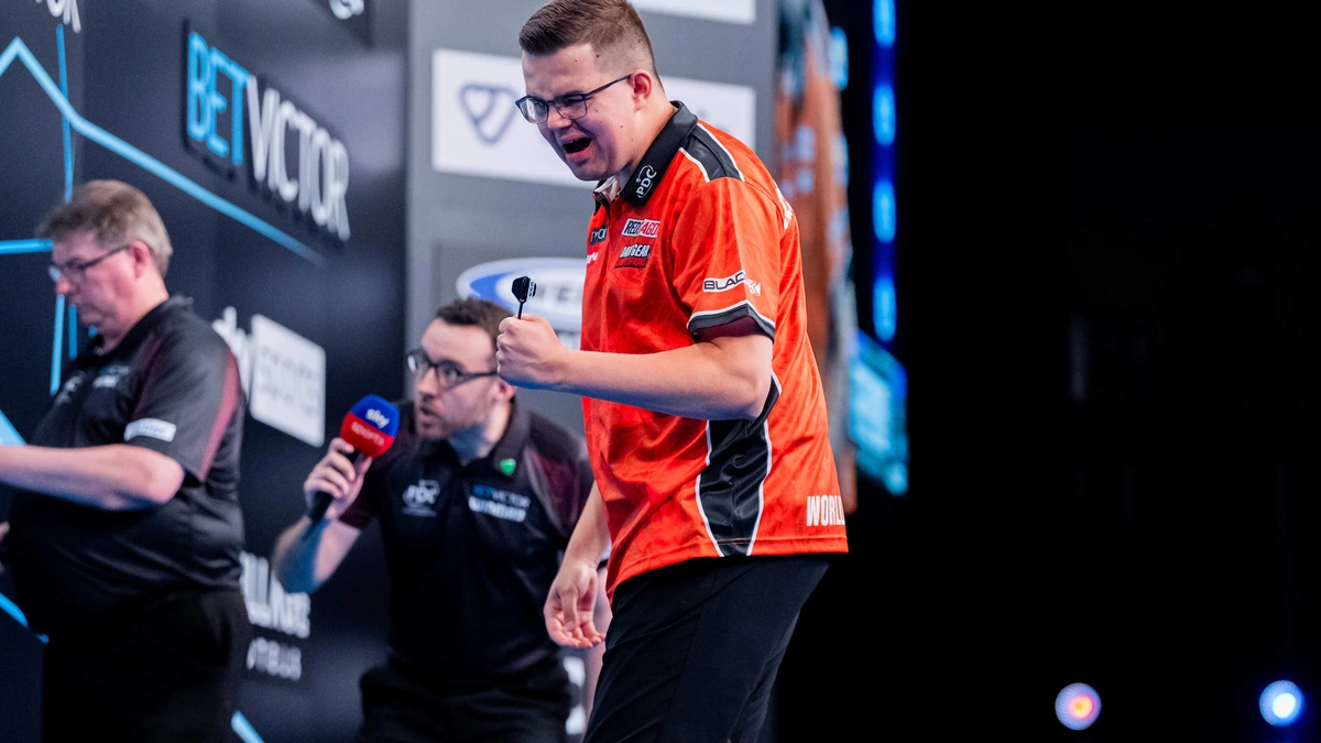 Gian van Veen ontsnapt aan uitschakeling bij World Matchplay tegen Wessel Nijman na zenuwslopende thriller