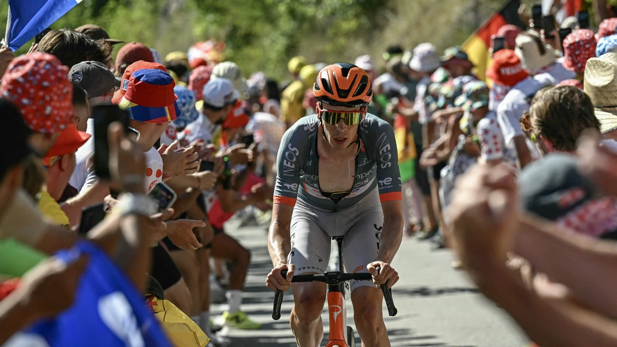 Thymen Arensman is trots op zichzelf na etappe naar Alpe d’Huez: ’Maar ik mis een paar procentjes’