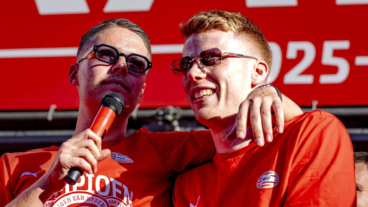 Joey Veerman steekt geblesseerde PSV-vriend Jerdy Schouten hart onder de riem, maar: ’Er  zal zeker nog een zware tijd aankomen’