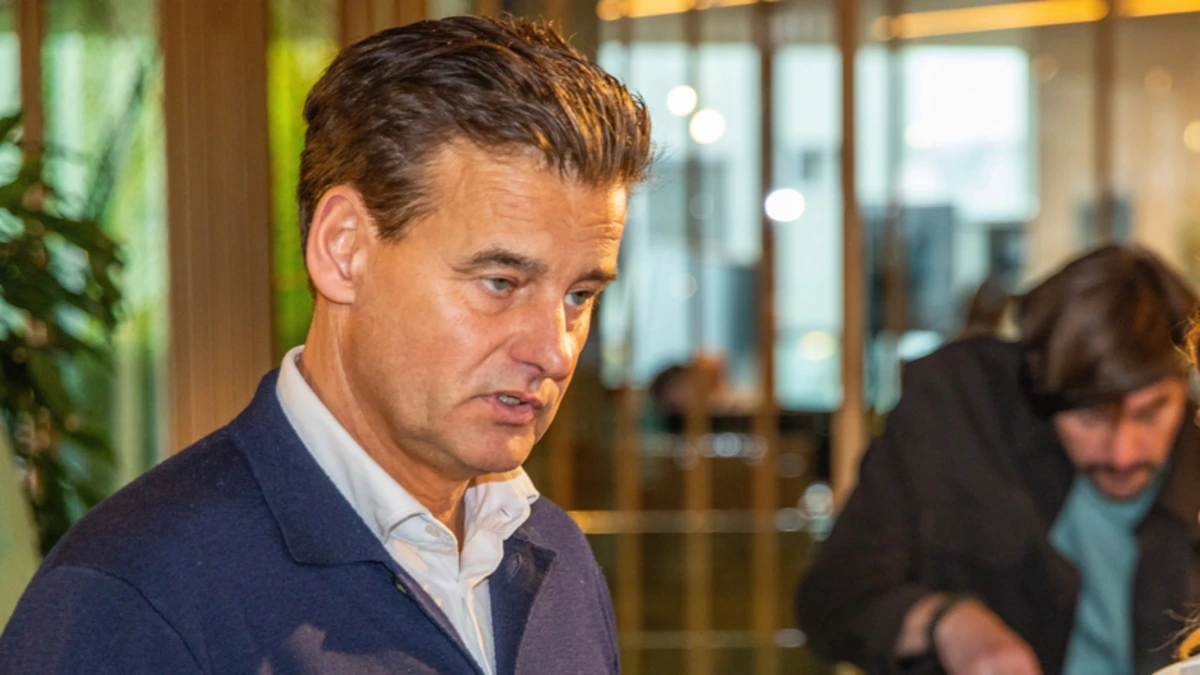 Santegoeds eerlijk over Wilfred Genee: ‘Ik denk dat die eens achter zijn oren moet krabben’