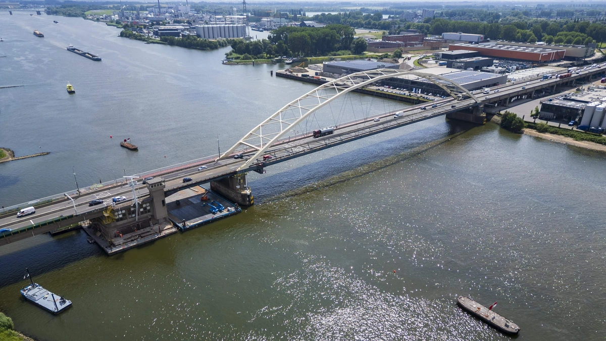 Merwedebrug vanaf zaterdagavond gesloten voor vrachtwagens, brugconstructie niet veilig