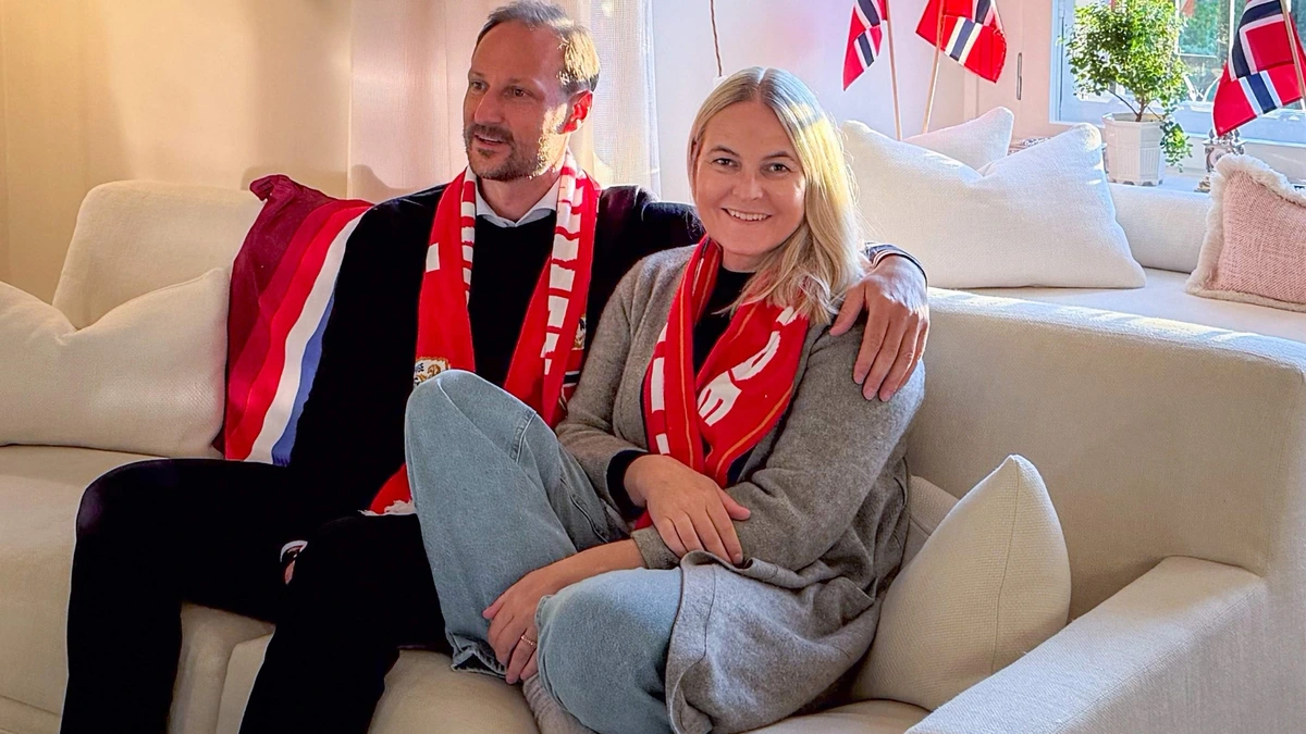 Kroonprins Haakon laat Mette-Marit thuis voor WK-kwartfinale Noorwegen - Engeland
