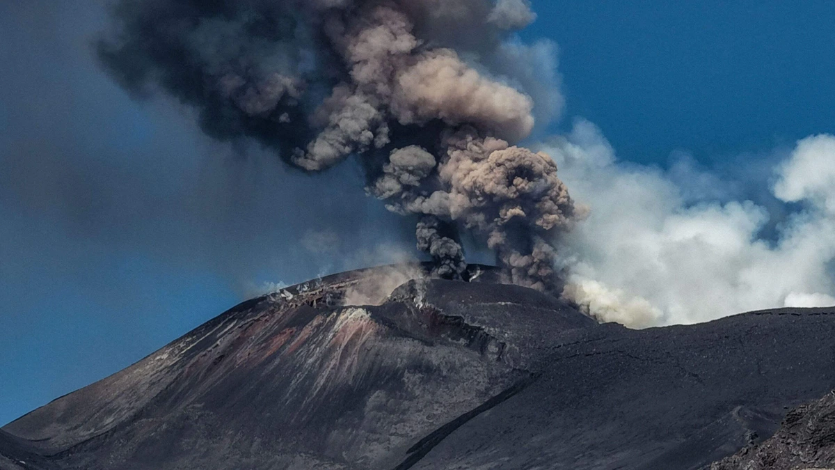 LIVE | Vliegverkeer van en naar Sicilië flink verstoord door vulkaanas van Etna