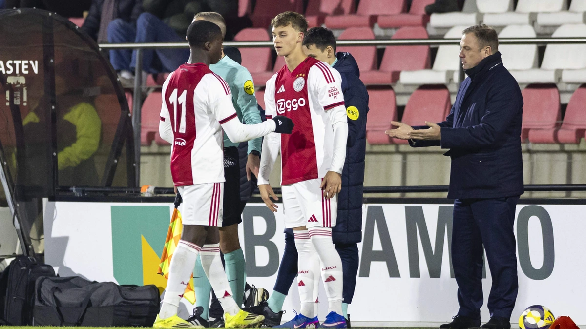 AZ legt Maximilian Ibrahimovic (19), zoon van Zlatan, vast