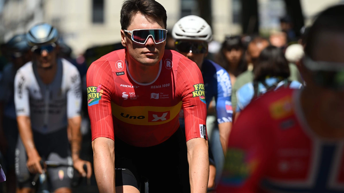 Soren Waerenskjold verrast Olav Kooij in massasprint en grijpt ritzege in Tour de France