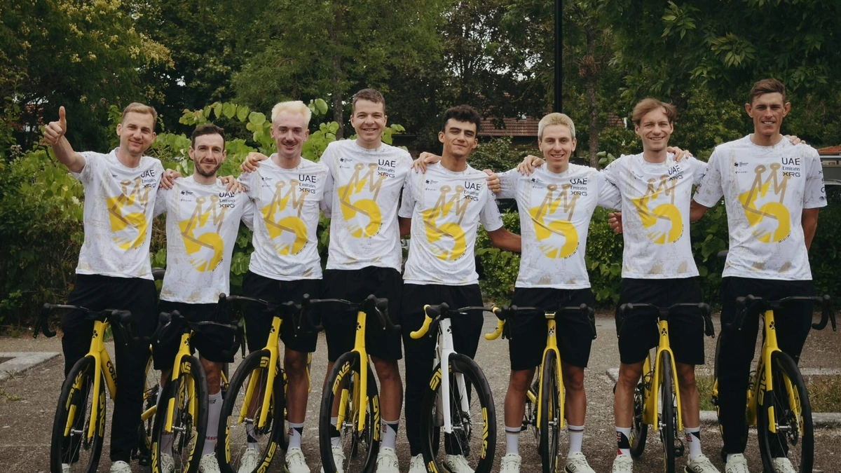 LIVE Tour de France | UAE eert Tadej Pogacar met vijfde eindzege, kapotte achterruit bij teambus Visma
