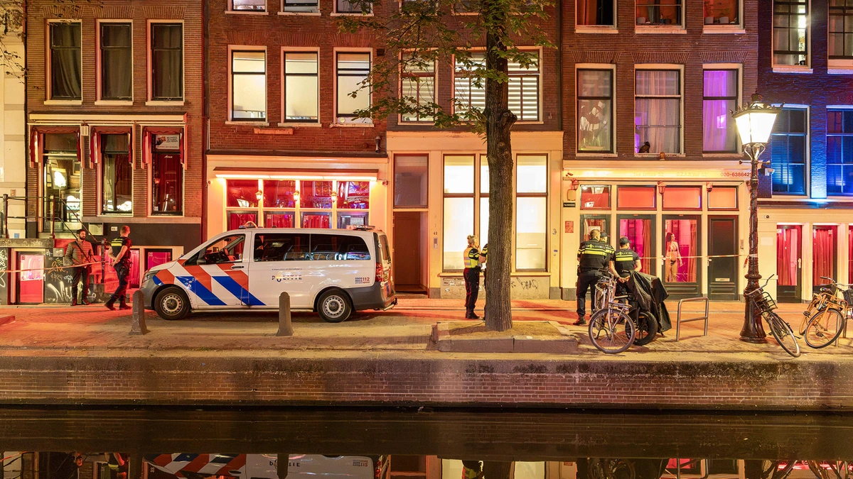 Vermoedelijk uitbuiting op de Wallen: Roemeense pooierbende opgepakt