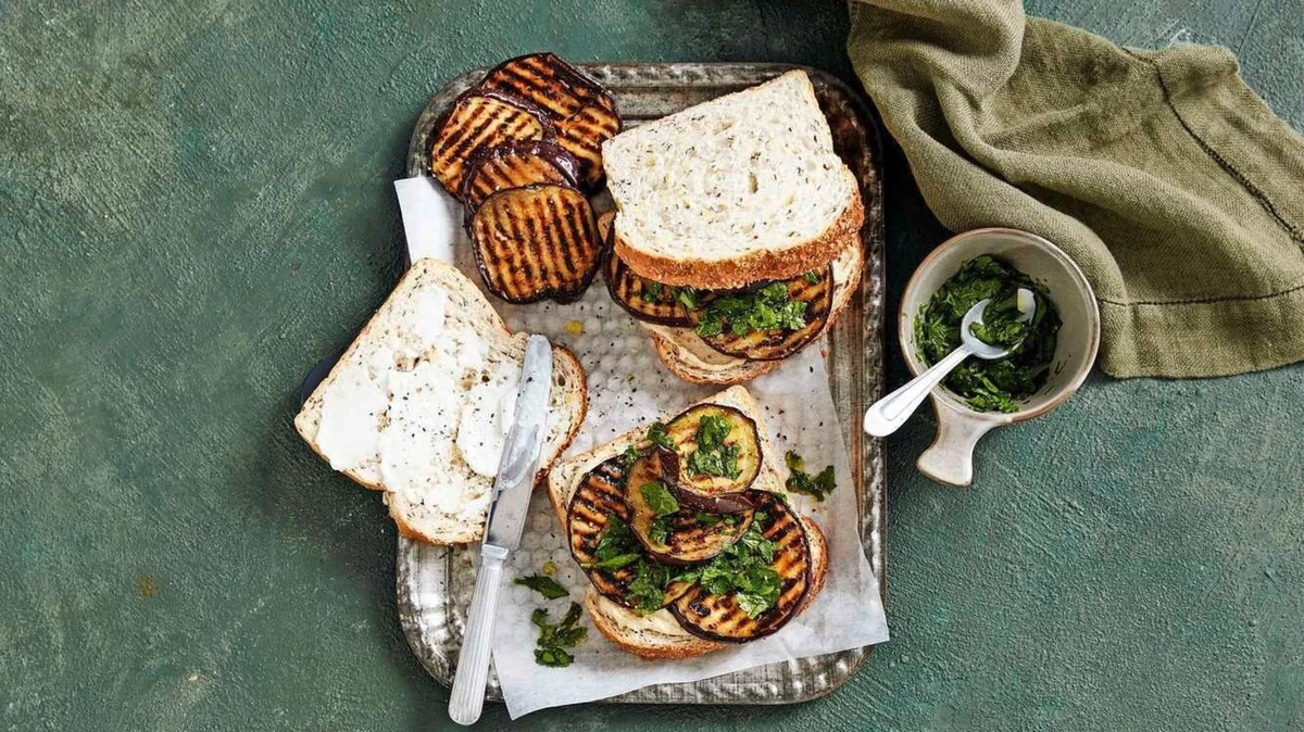 Smullen! Aubergine sandwiches met aïoli op z’n Libanees