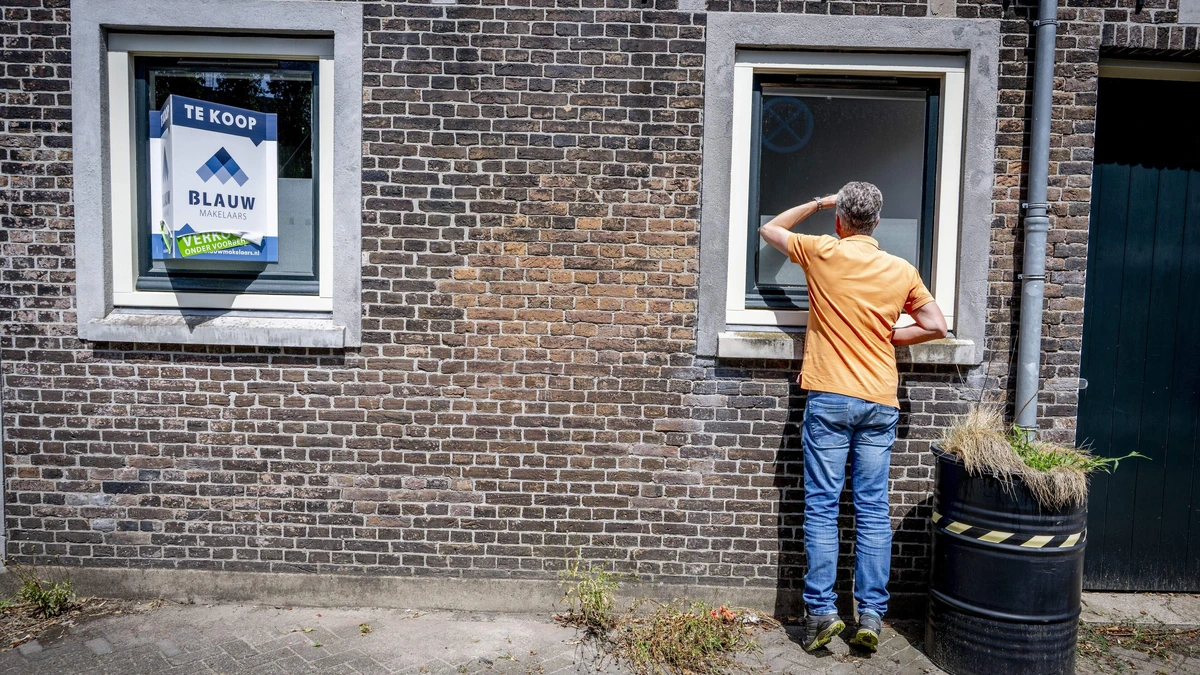 Hypotheekverstrekkers blijven de rentes verhogen, kopers hebben haast: ’Ongekend voor deze tijd van het jaar’