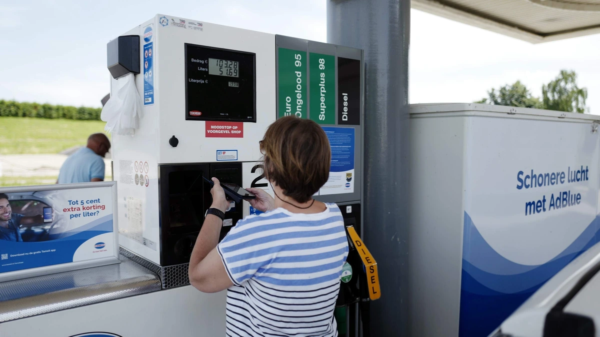 Onderzoek waakhond ACM: stukje omrijden kan automobilist 12,50 euro per tankbeurt opleveren