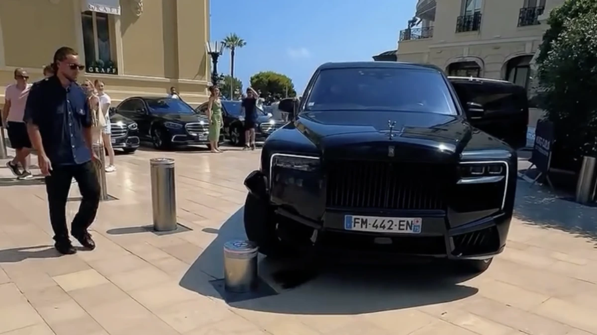 Auw! Rolls-Royce van ruim 500.000 euro ontdekt hoe vervelend deze bewegende paaltjes zijn