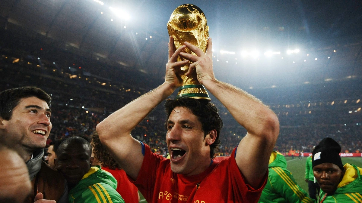Joan Capdevila, wereldkampioen met Spanje in 2010, komt Amerika niet in en vraagt Donald Trump om hulp