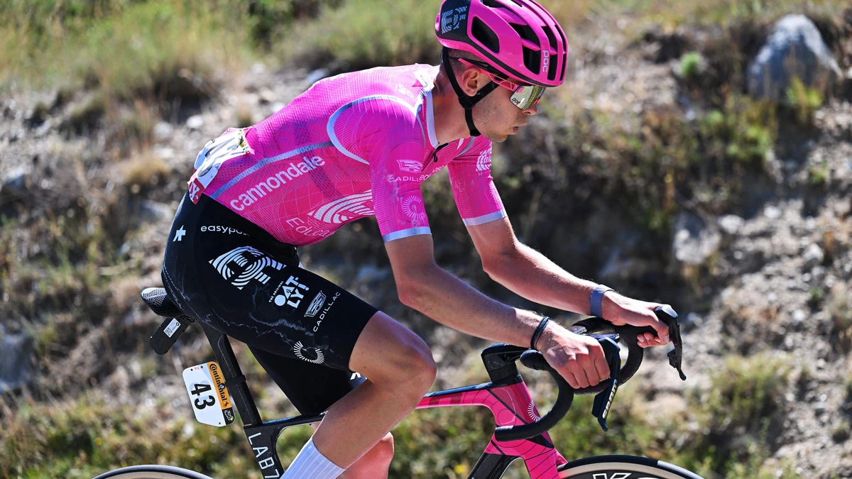 LIVE Tour de France | Twee koplopers met minieme voorsprong, Nederlander Arvid de Kleijn op 29(!) minuten achterstand, wat doet Tadej Pogacar?