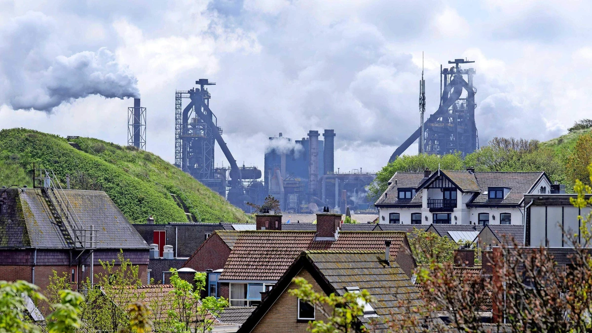 Tata Steel vervolgd wegens opzettelijke uitstoot schadelijke stoffen; kabinet beslist in september over gevolgen voor 2 miljard aan staatssteun