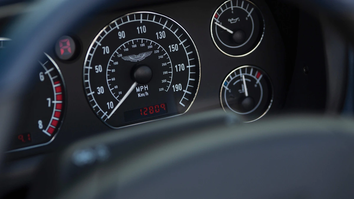 Aston Martin rijden voor het geld van een Golf: met deze occasion kan het