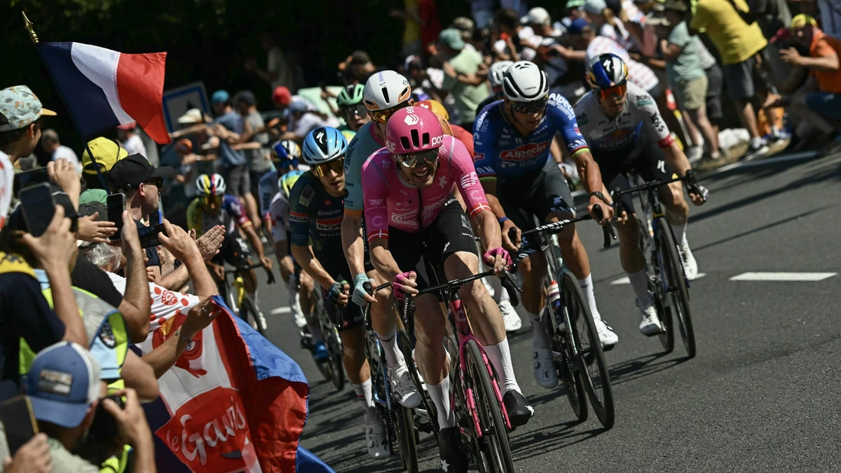 LIVE Tour de France | Mathieu van der Poel maakt indruk en handhaaft zich in kopgroep op bloedhete dag