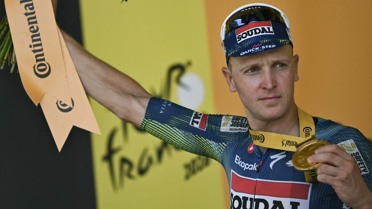 Emotionele vrijdag voor ritwinnaar Tim Merlier in Tour de France door overleden ’mentor’: ’Voor Tim leefde hij nog aan de finishlijn’