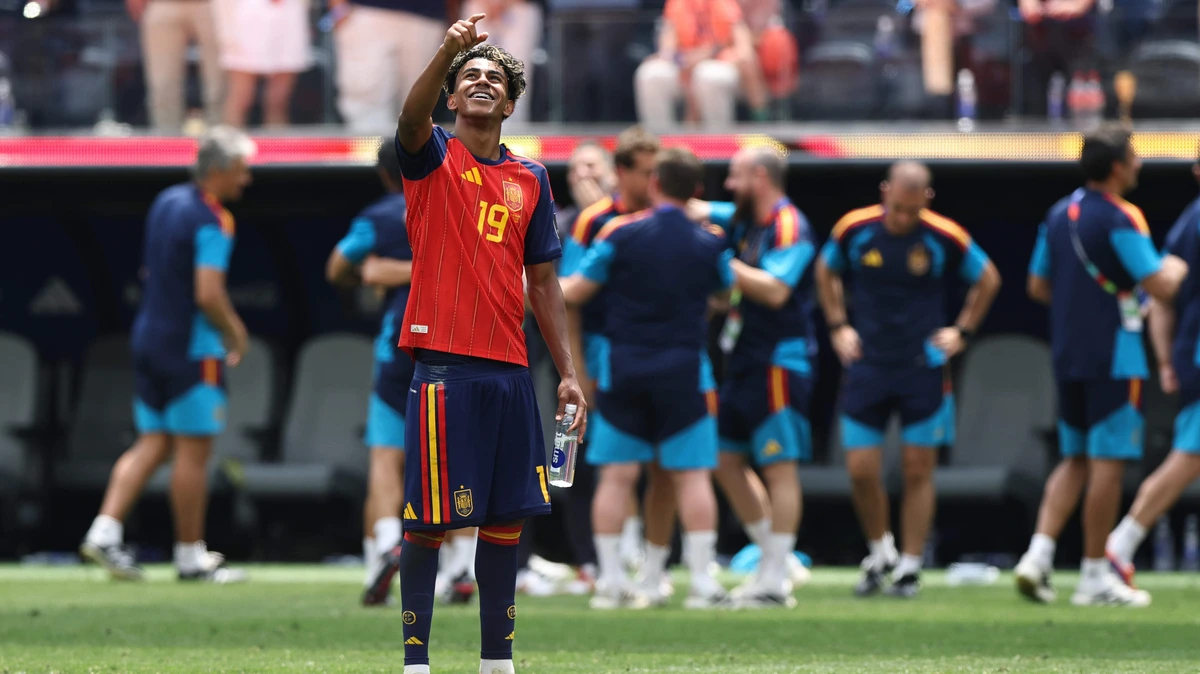 Broertje (3) Lamine Yamal steelt de show na overwinning Spanje: ’Hij belde dat hij zijn tong zou uitsteken’
