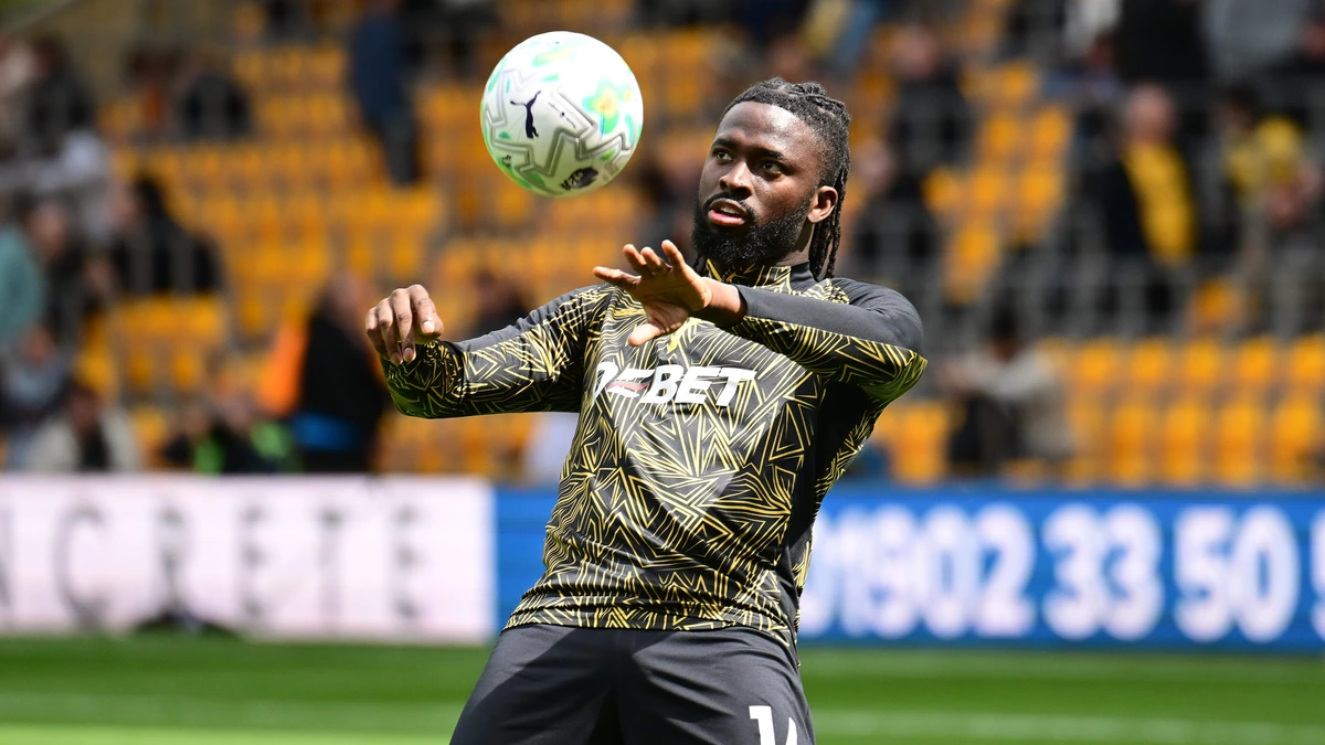 Dit is Tolu Arokodare, die 1,97 meter lange goalgetter die Ajax wil huren van Wolves: ’Een ongelooflijk flatgebouw in de spits’