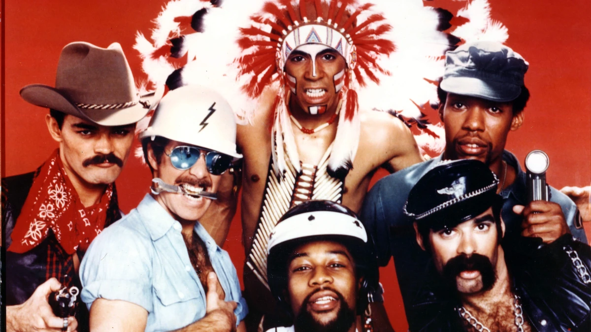 Village People joegen subtiel homo-emancipatie aan: ’Y.MC.A. heeft prachtige tekst met dubbele betekenis’