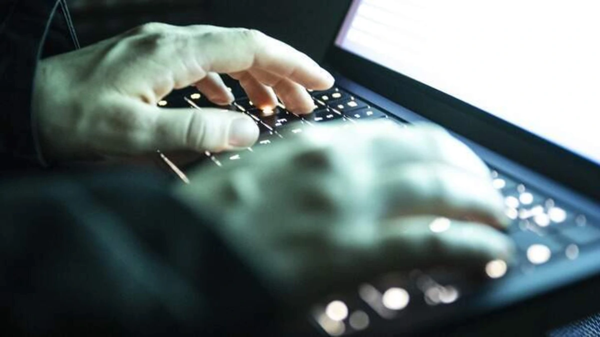 Man (23) opgepakt voor sextortion ’groot aantal’ meisjes