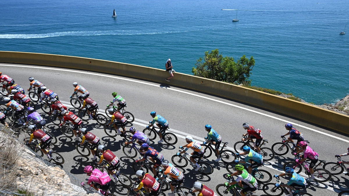 Tourbaas: om hitte ingekorte etappe blijft sportieve uitdaging, renners voorzien van 450 kilo ijs