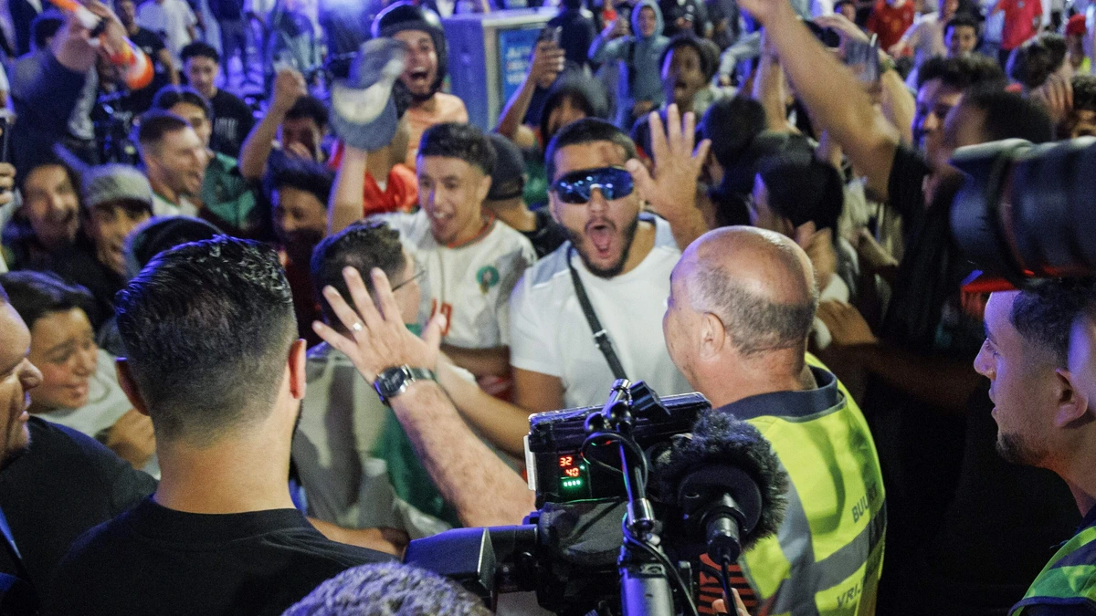 LIVE | Marokko-fans massaal de straten op in grote steden na WK-verlies, politie paraat om in te grijpen