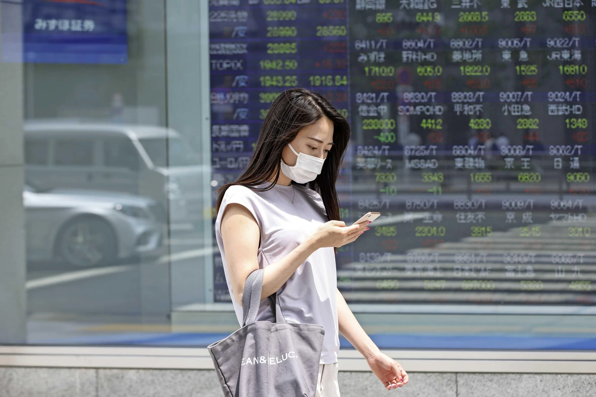 Japanse munt zakt naar laagste niveau in veertig jaar; Nederlandse beleggers hoeven zelf geen yen te hebben geleend om geraakt te worden