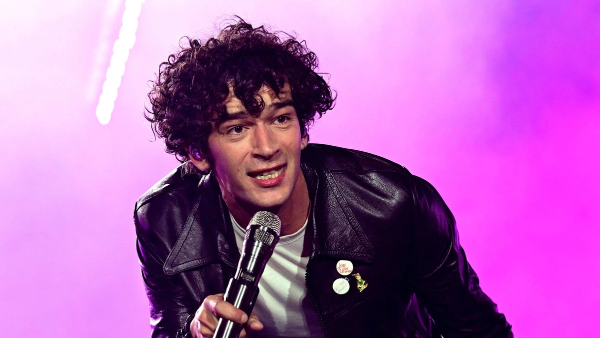 The 1975-zanger Matty Healy in het huwelijksbootje gestapt, slechts enkele weken nadat zijn ex Taylor Swift hetzelfde deed