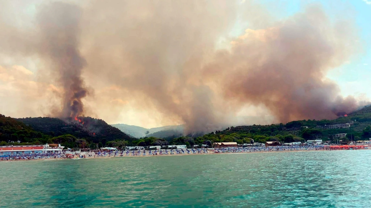 LIVE | Honderden toeristen geëvacueerd in Italië door grote natuurbranden aan Adriatische kust