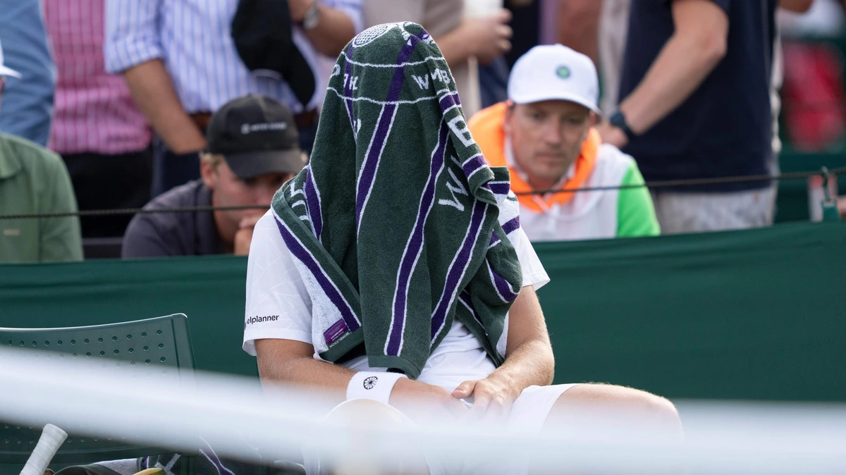Pijn zit diep bij Tallon Griekspoor na nieuwe lijdensweg op Wimbledon: ’Het liefst loop ik even weg van alles’