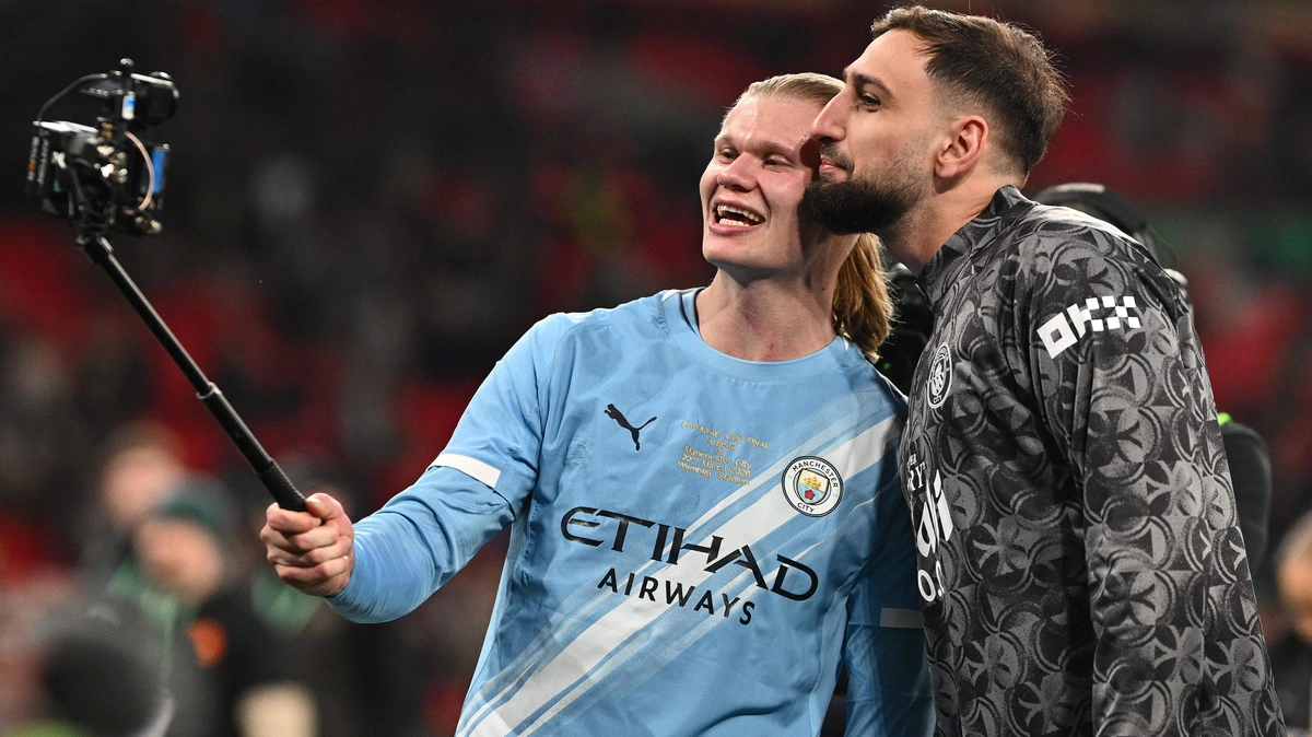 Hij krijgt er geen genoeg van: Erling Haaland steelt met Viking Row de show op bruiloft Gianluigi Donnarumma