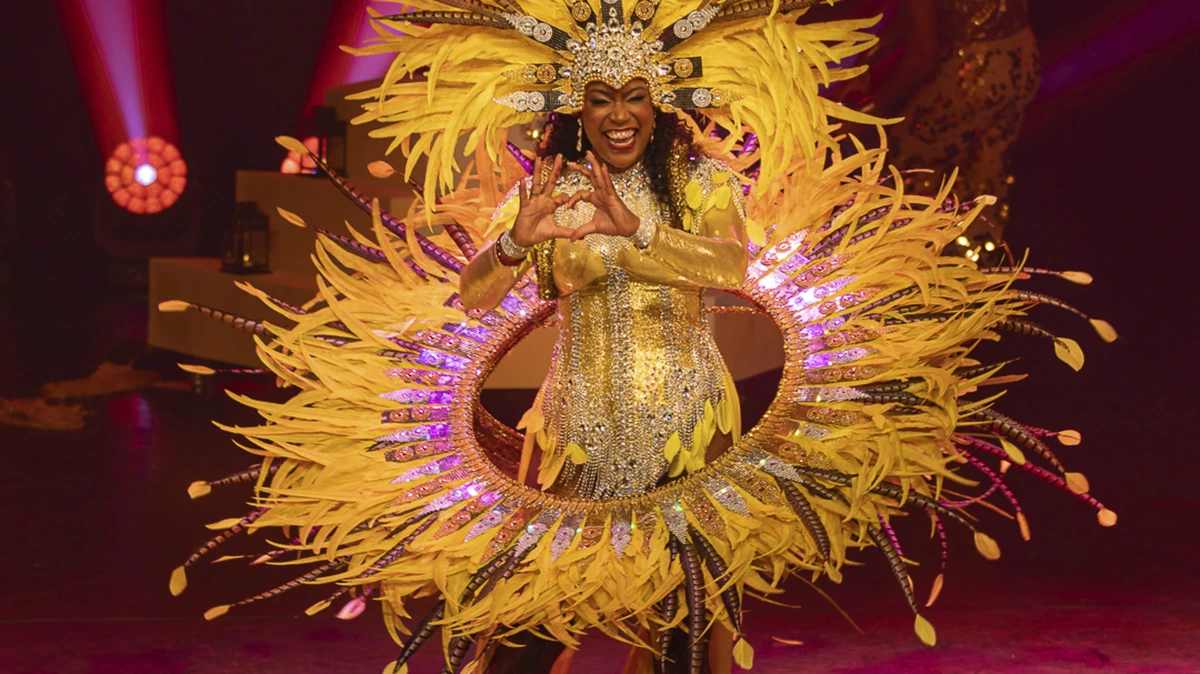 Mireyna (35) Queen van het Rotterdamse Zomercarnaval: ’Bij de eerste tonen vonkt het in mijn lichaam’