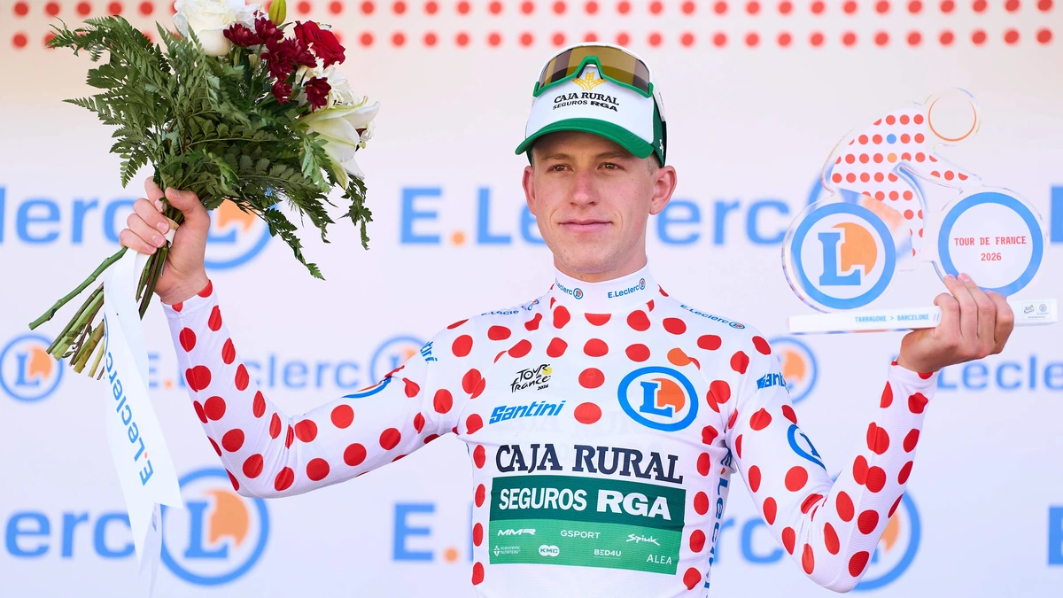 Alex Molenaar door het dolle met de bolletjestrui in Tour de France: ’Hoop dat ze mooie helm en pak voor me gaan maken’