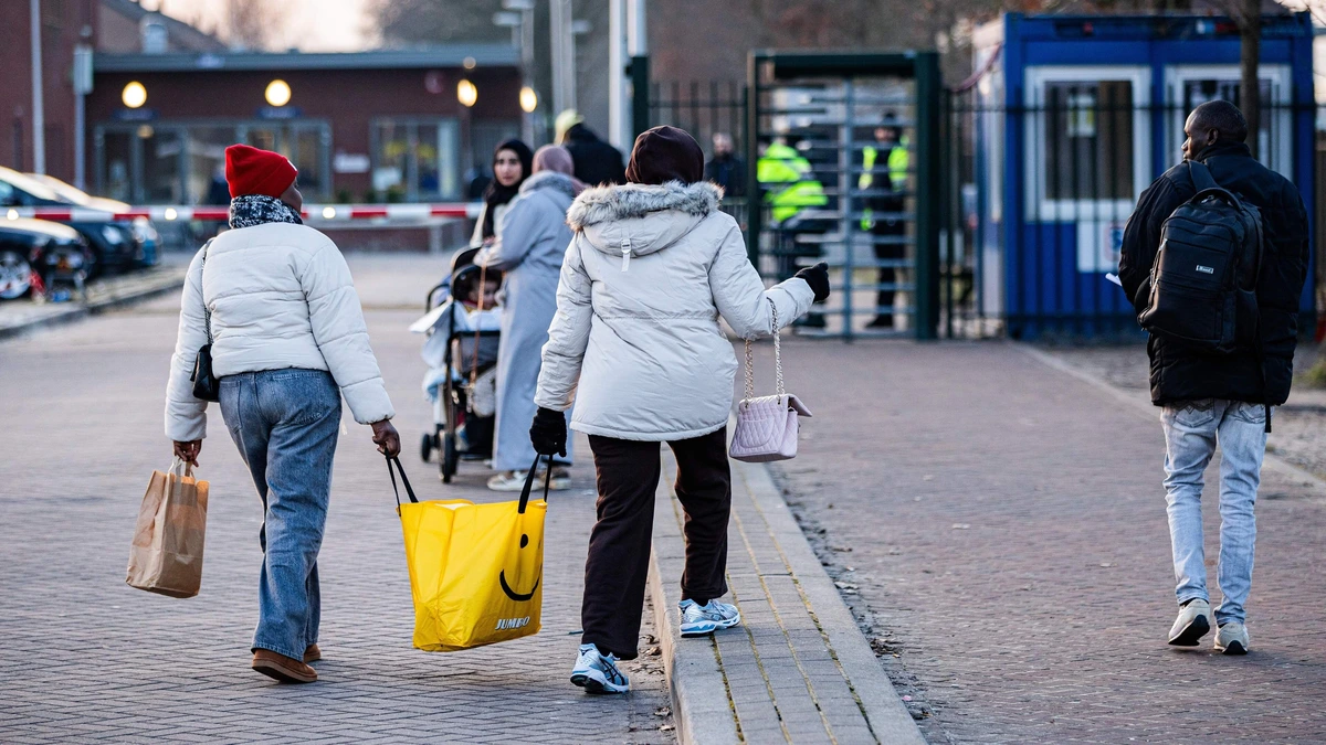 Overlastgevers jagen Rode Kruis en VluchtelingenWerk weg, organisaties staken noodgedwongen activiteiten om veiligheid