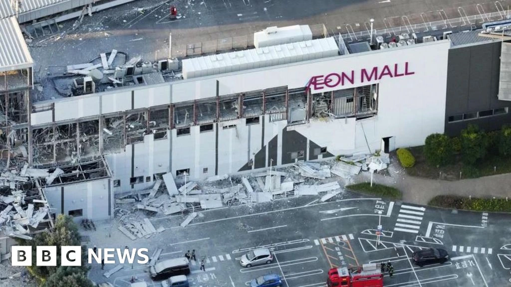 People trapped inside Japan shopping centre after earthquake