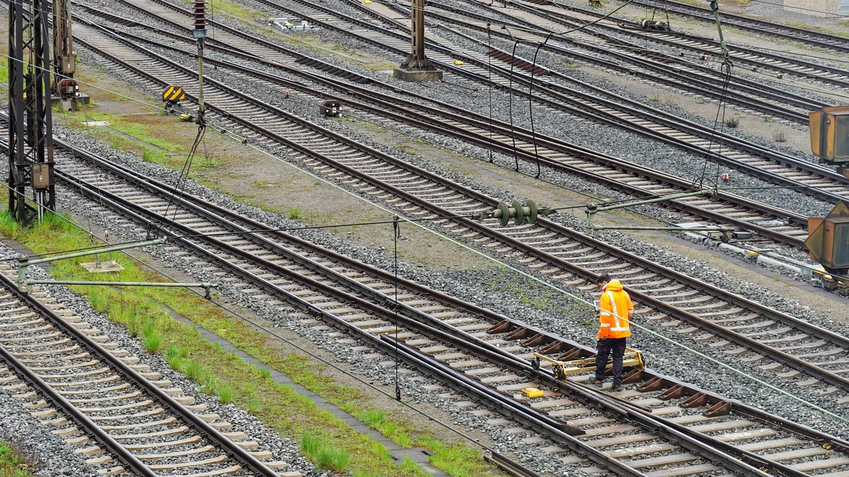 Duitse politie doet onderzoek naar vermoedelijke spoorsabotage door extreemlinkse groepering
