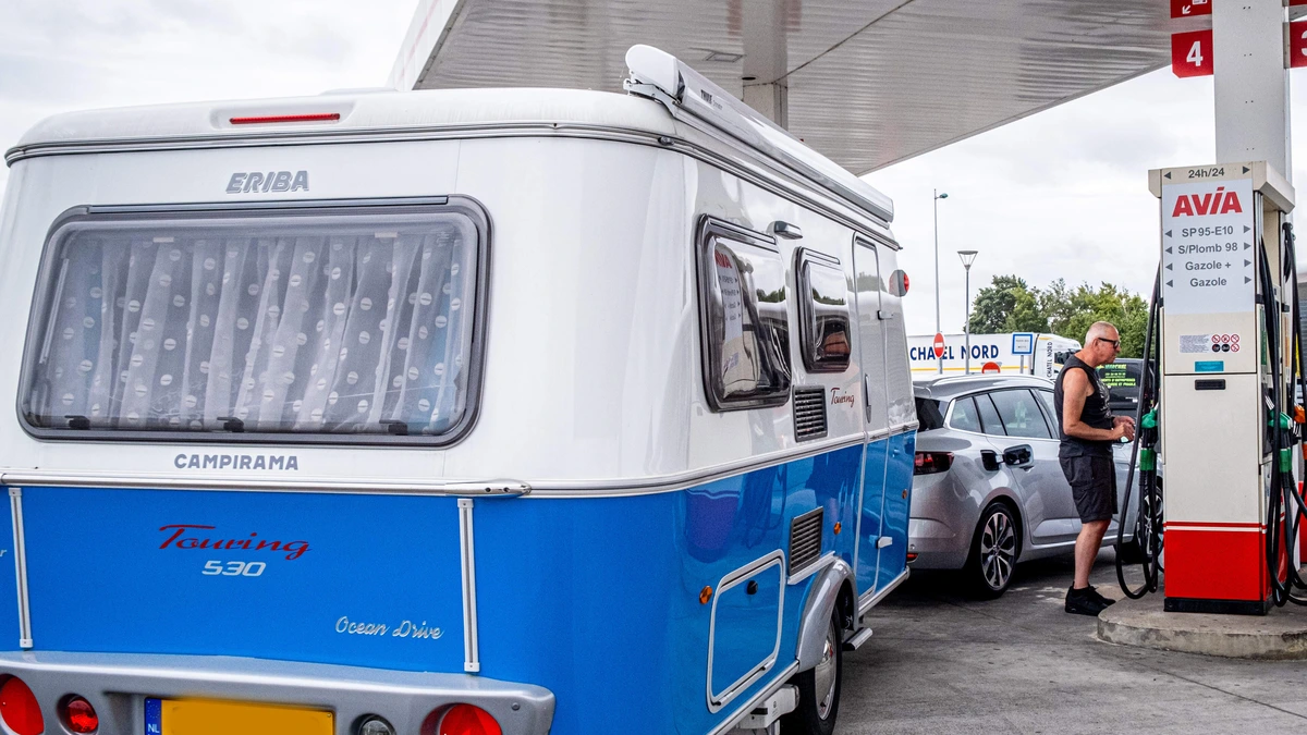 Vakantiegangers kunnen flink besparen door slim te tanken: zo kom je voordelig op je bestemming aan