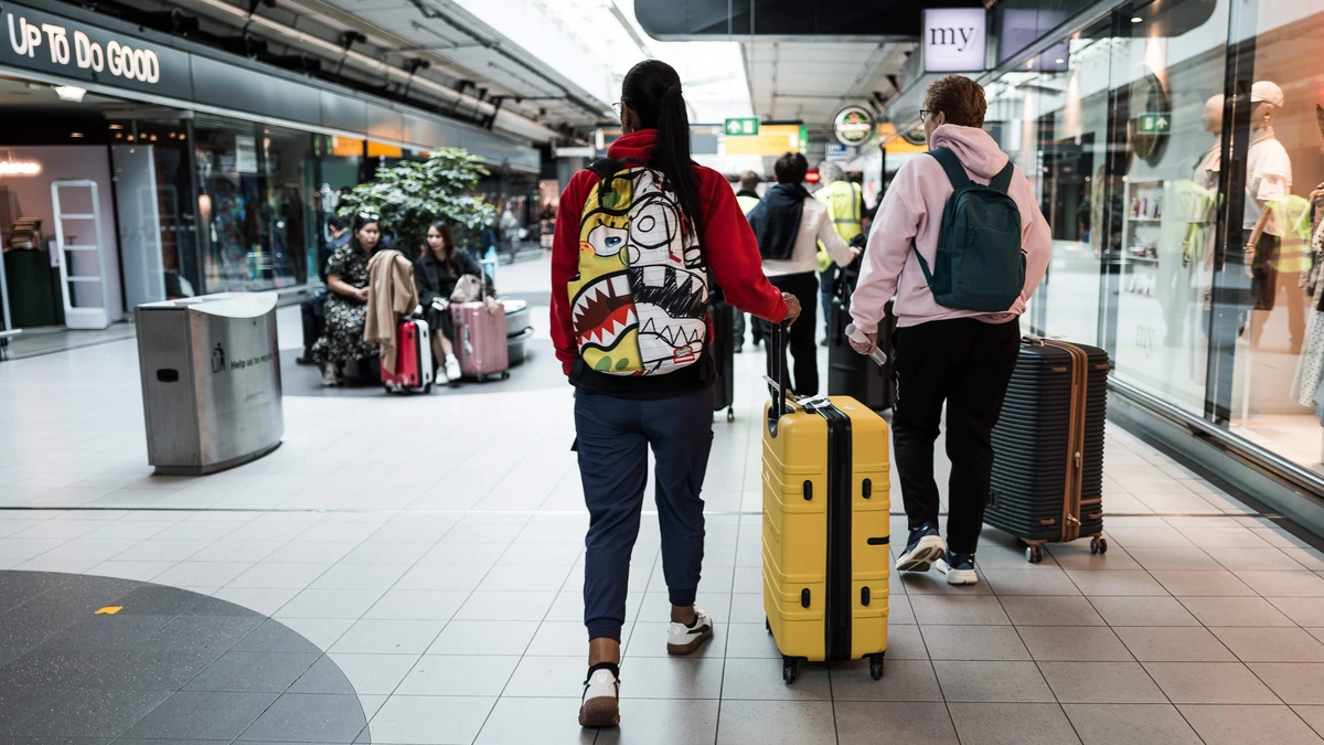 Schiphol zet algoritme in jacht op koffers vol sigaretten: smokkel tabaksproducten nieuw verdienmodel