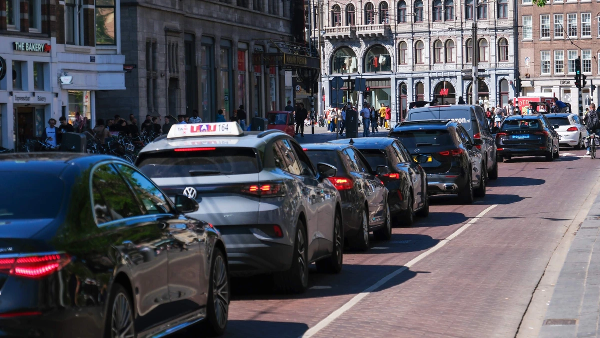 Weer sneuvelt Amsterdamse klimaatambitie: auto’s toch niet uitstootvrij in 2030