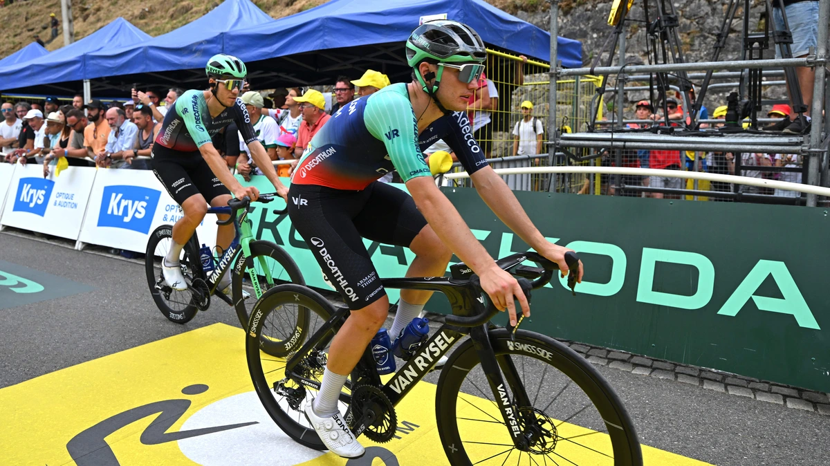 LIVE Tour de France | Peloton heeft problemen om Liam Slock terug te halen, Olav Kooij hoopt op sprint