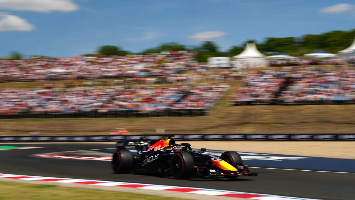 Max Verstappen op grote achterstand in laatste training op Hungaroring, Lando Norris rijdt snelste tijd