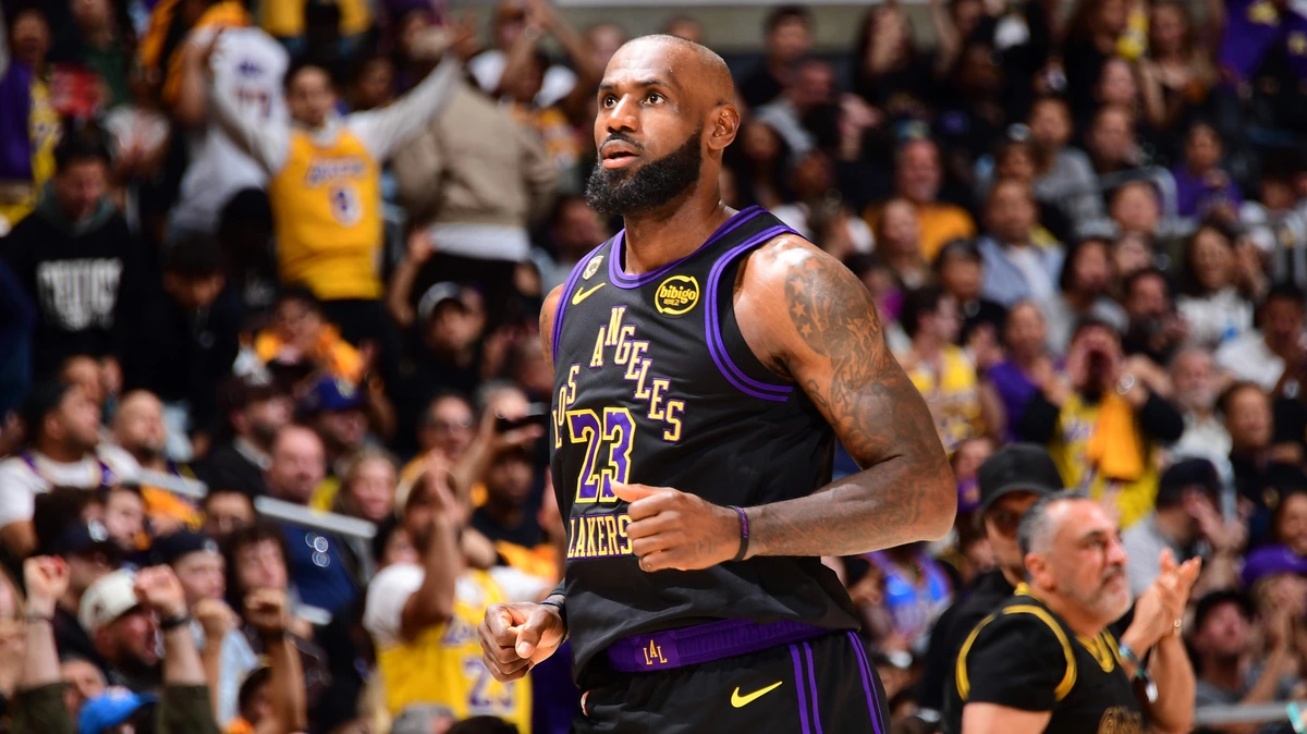 Donald Trump haalt keihard uit naar NBA-legende LeBron James: ’Misschien is hij racistisch’