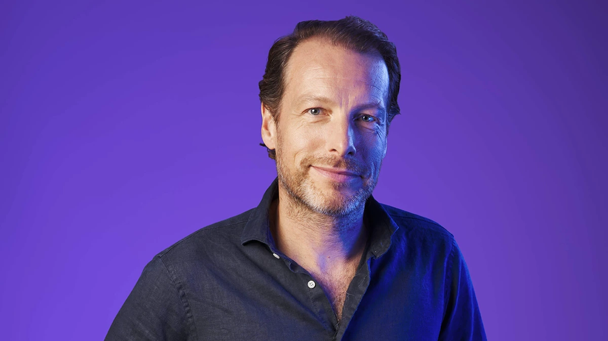 Herman van der Zandt eerlijk over succes én kijkcijferflops: ’Dit moet geen gewoonte worden bij de NOS’
