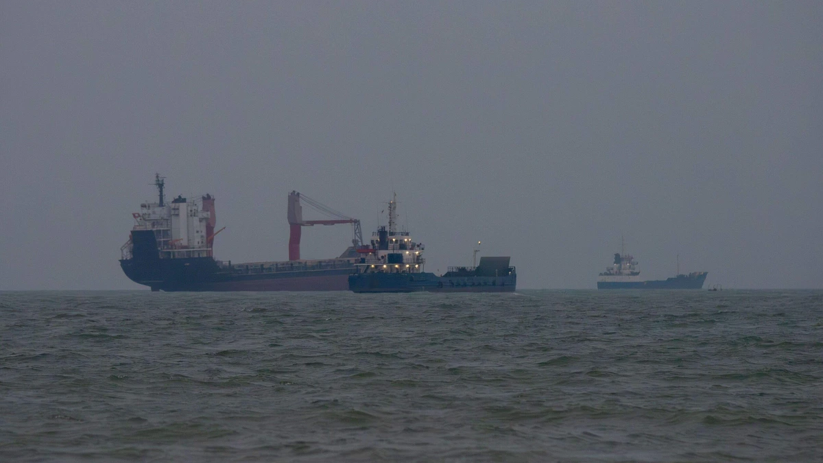 LIVE | Iraanse media: ’olietanker ontploft in Straat van Hormuz na aanvaring met zeemijn’
