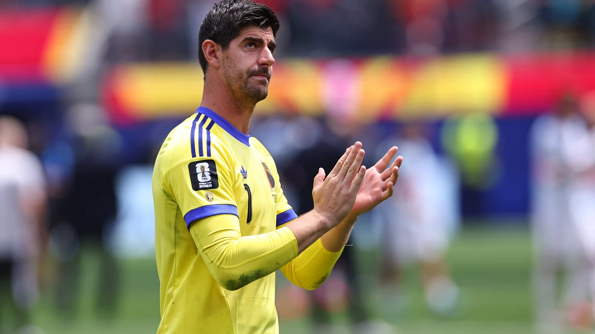 Spaanse journalist dolt met balende Thibaut Courtois na dramatisch uitgepakte wissel: ’We willen je trainer bedanken’