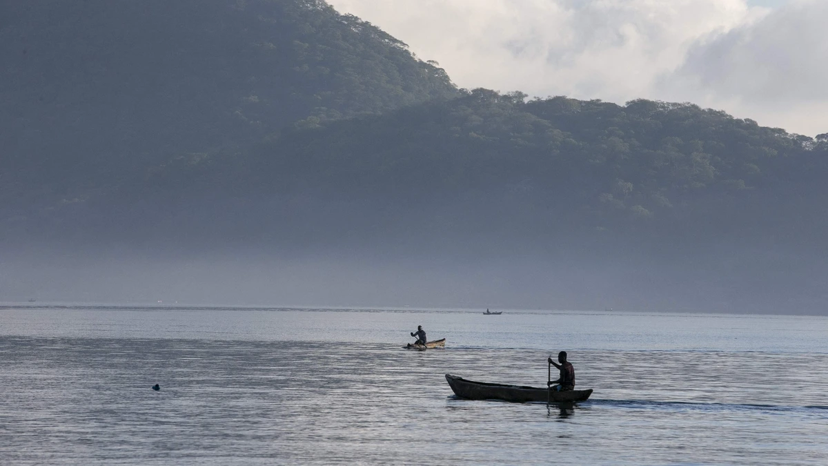 Koortsachtige zoektocht naar vier vermiste Nederlanders op Malawimeer: ’Boot heeft mogelijk mechanisch defect opgelopen’