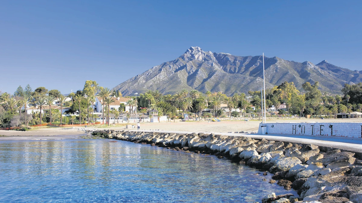 LIVE | Meer dan 60 toeristen naar ziekenhuis na gasvergiftiging in zwembad Costa del Sol